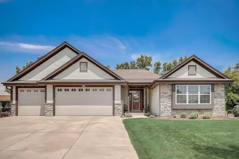 3920 E Green Mdws, Oak Creek, WI 53154