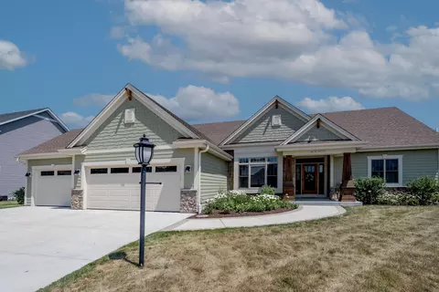 w220n4772 Woodleaf, Pewaukee, WI 53072