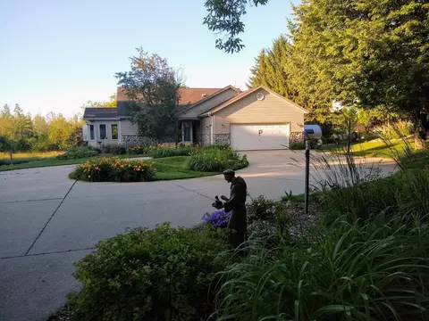 1789 Meadowlark, Saukville, WI 53021
