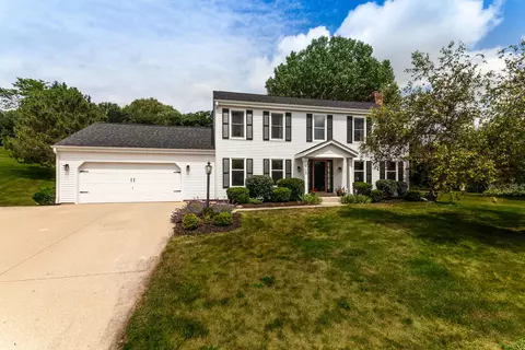 905 Cedarwood, Waukesha, WI 53188