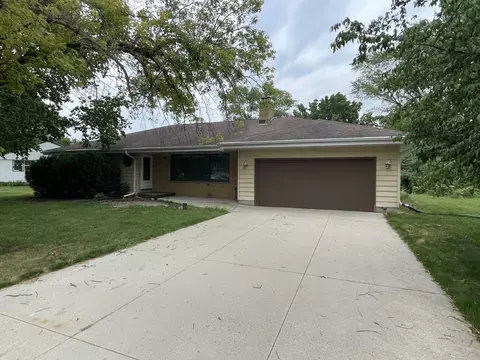5192 S Froemming, Hales Corners, WI 53130