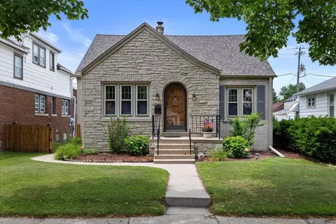 4019 S Kansas, Saint Francis, WI 53235