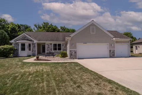 w234n7635 Grey Moss, Sussex, WI 53089
