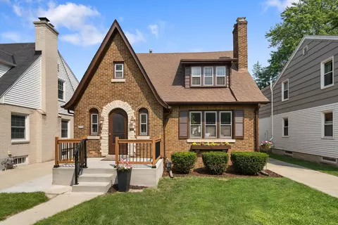 4754 N Hollywood, Whitefish Bay, WI 53217