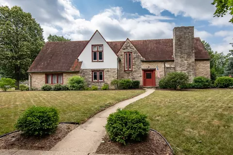 211 Oxford, Waukesha, WI 53186