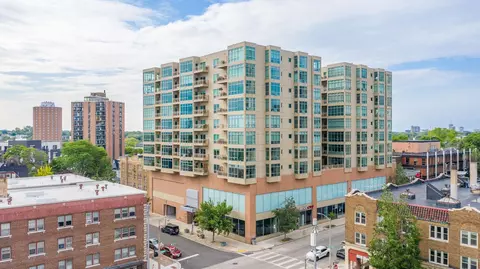 1550 E Royall #605, Milwaukee, WI 53202