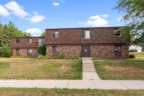 1406 Creek #7, West Bend, WI 53090