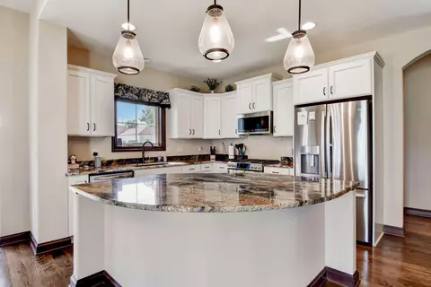 1607 Vico, Oconomowoc, WI 53066