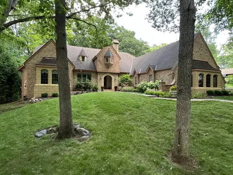 w284n5038 Roosevelts Quay, Pewaukee, WI 53072