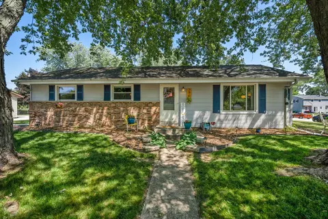 290 S Claremont, Saukville, WI 53080