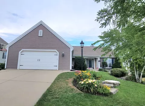 916 Valley Hl, Waukesha, WI 53189