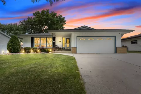 2070 E Norwood, Oak Creek, WI 53154