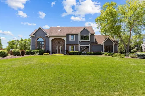 13775 W Maple Rdg, New Berlin, WI 53151