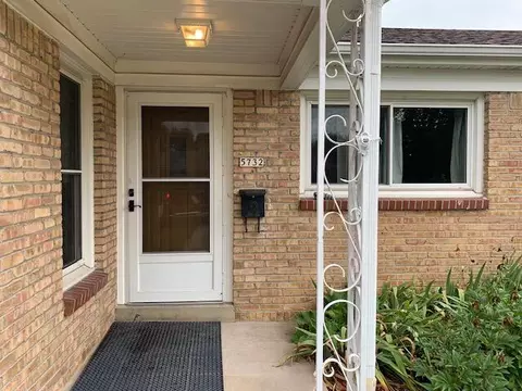 5732 N Witte, Glendale, WI 53209