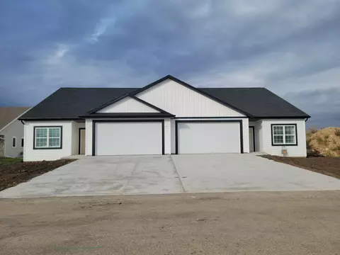 575 E Hyland, Juneau, WI 53039