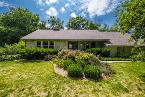 2605 Almesbury, Brookfield, WI 53045