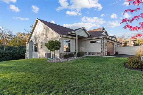 w127n7845 Riverview UNIT 11, Menomonee Falls, WI 53051