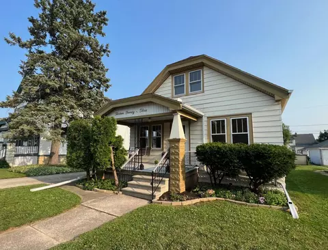 1323 Menomonee, South Milwaukee, WI 53172