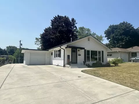 913 Maitland, Waukesha, WI 53188
