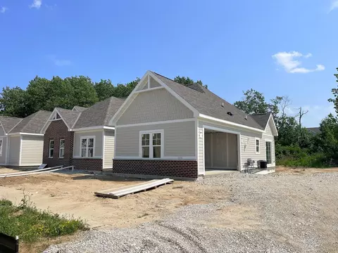 2175 W Colonial Woods #1012, Oak Creek, WI 53154