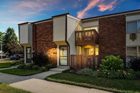 1461 30th #103, Kenosha, WI 53144