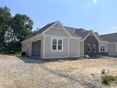 2165 W Colonial Woods #1011, Oak Creek, WI 53154