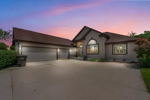 130 Mckenzie, Mukwonago, WI 53149