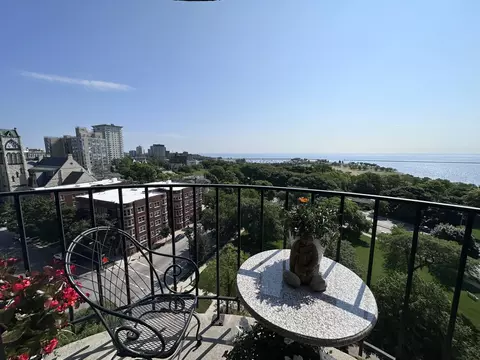 929 N Astor #1108, Milwaukee, WI 53202