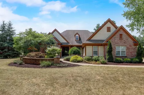 1066 Oak, Pewaukee, WI 53072