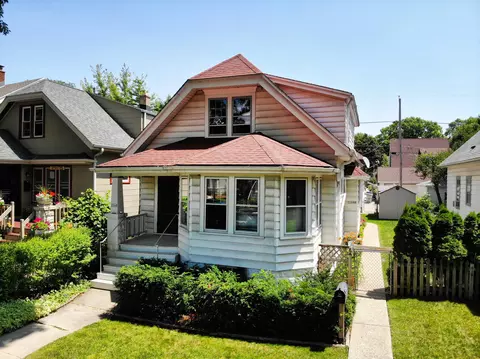 3364 S New York, Milwaukee, WI 53207