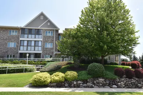 2116 Chateau, Grafton, WI 53024