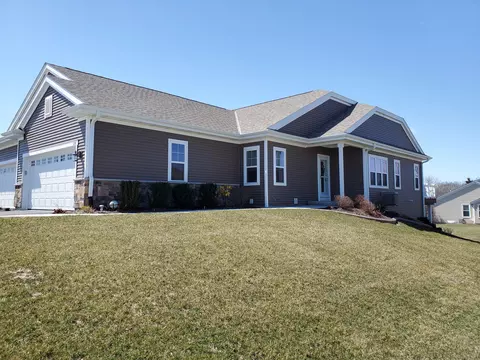 2710 Esker, West Bend, WI 53095