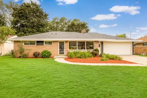 8965 N Navajo, Bayside, WI 53217