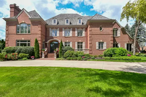 10505 N Pine Rdg, Mequon, WI 53092