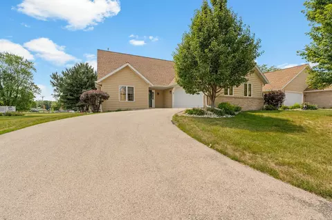 943 Spyglass Hl, Waterford, WI 53185