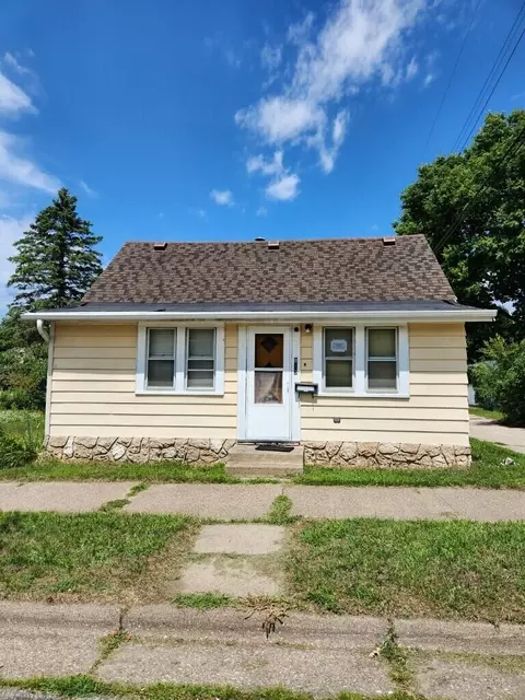 813 Gohres, La Crosse, WI 54603