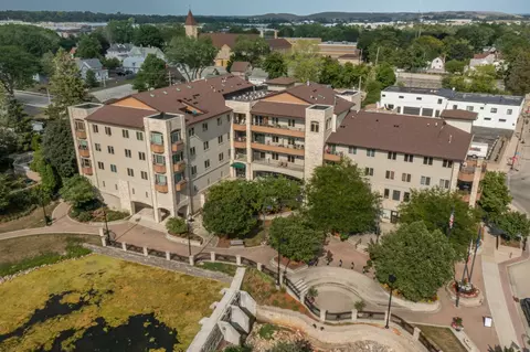 w164n8925 Water #402, Menomonee Falls, WI 53051