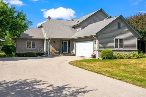 n30w23040 Pineview #1, Pewaukee, WI 53072