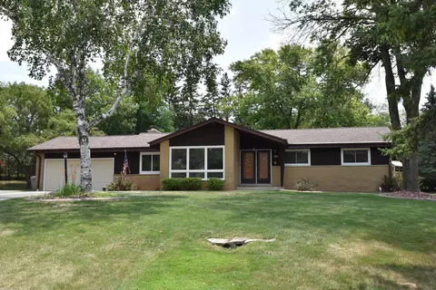 4450 Acre Vw, Brookfield, WI 53005