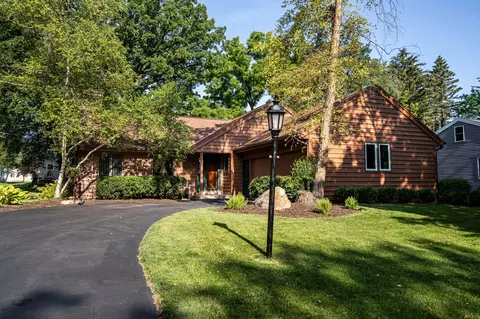 1175 Parkmoor, Brookfield, WI 53005