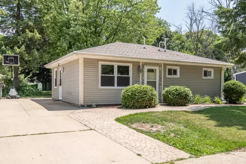 807 Sylvan, Waukesha, WI 53188