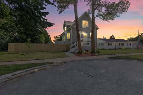 1629 Cedar, South Milwaukee, WI 53172