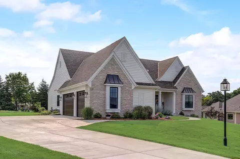 1629 Twisted Oak, Hartland, WI 53029