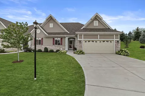2406 Kayla, Waukesha, WI 53188