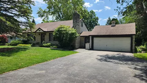 12485 Robinwood, Brookfield, WI 53005