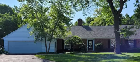 909 W Cedar Rdg #5-A, Mequon, WI 53092