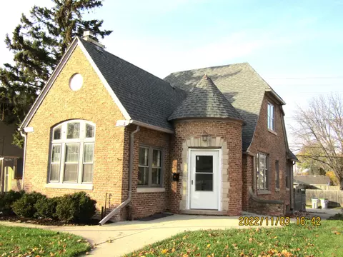 9012 W Hampton, Milwaukee, WI 53225