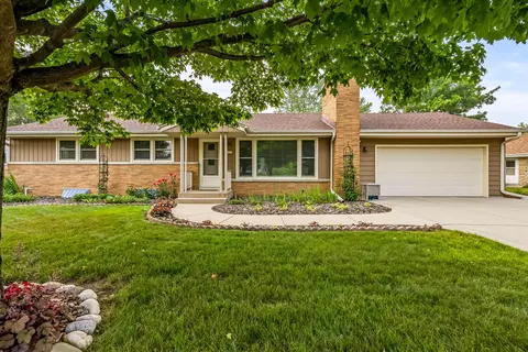 7475 N Crossway, Fox Point, WI 53217