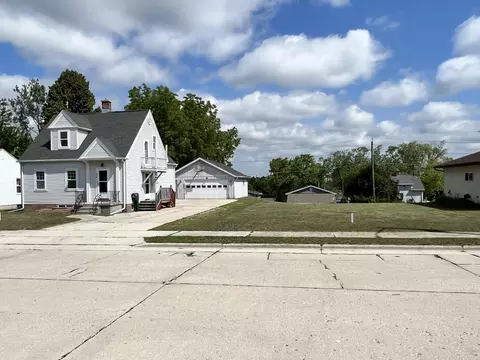 846 Jackson, Manitowoc, WI 54220