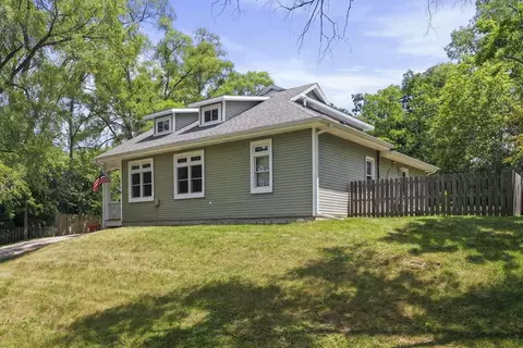 7965 Mchenry, Burlington, WI 53105